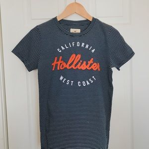 AESTHETIC HOLLISTER LOGO STRIPPED CLASSIC T-SHIRT